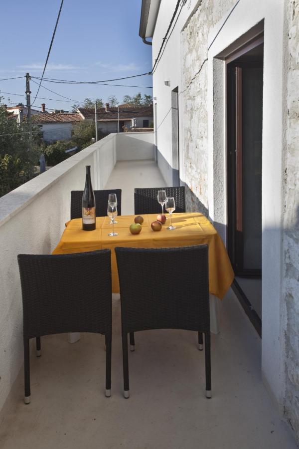 Holiday Apartment In Funtana With Balcony, Air Conditioning, Wifi, Washing Machine 4982-1 Экстерьер фото